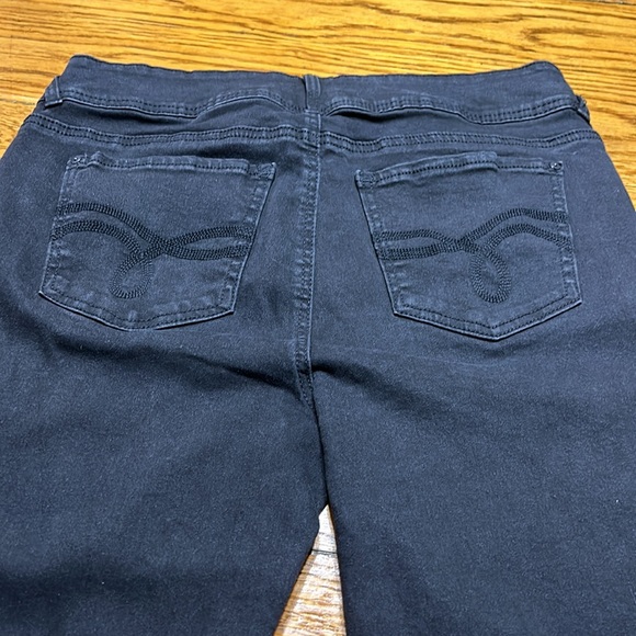 Wallflower black The Ultra Fit style jeans. Cropped length with cuffs. Size 16+ - Picture 5 of 7